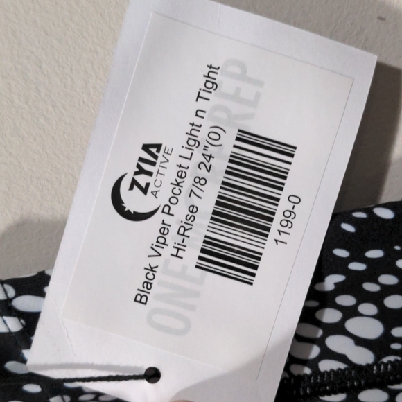 ZYIA NWT Womens Black Viper Pocket Light n Tight Hi-Rise 7/8 Leggings 24" Size 0 - Picture 9 of 11
